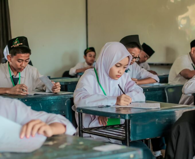 Mengapa Menuntut Ilmu di Usia Muda Menentukan Kesuksesan Masa Depan