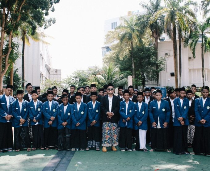 Memperingati Hari Santri 22 Oktober 2024 Santri Pondok Pesantren Manba'ul Hidayah ikut serta rayakan dengan Semangat di Alun-Alun Engku Putri